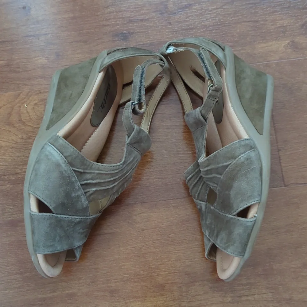 Earth Retro taupe suede wedge sandals wide